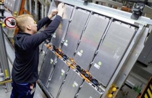 Τα πλεονεκτήματα της Κίνας στη διαμόρφωση της τιμής των μπαταριών που προορίζονται για τα ηλεκτρικά αυτοκίνητα