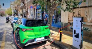 Αυτοκίνητο: Τα ηλεκτρικά αυτοκίνητα είναι τρεις φορές πιο «καθαρά» από τα αντίστοιχα αυτοκίνητα με κινητήρες εσωτερικής καύσης